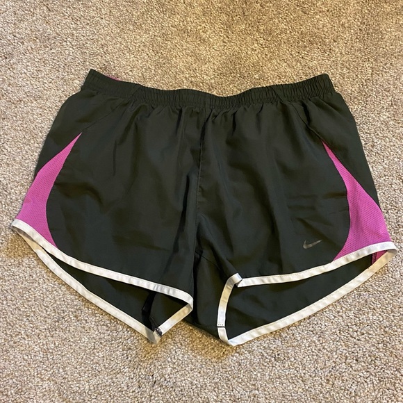 Nike shorts - Picture 1 of 3